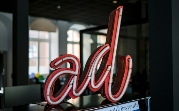 julian-hochgesang-pgTUIohxAs8-unsplash